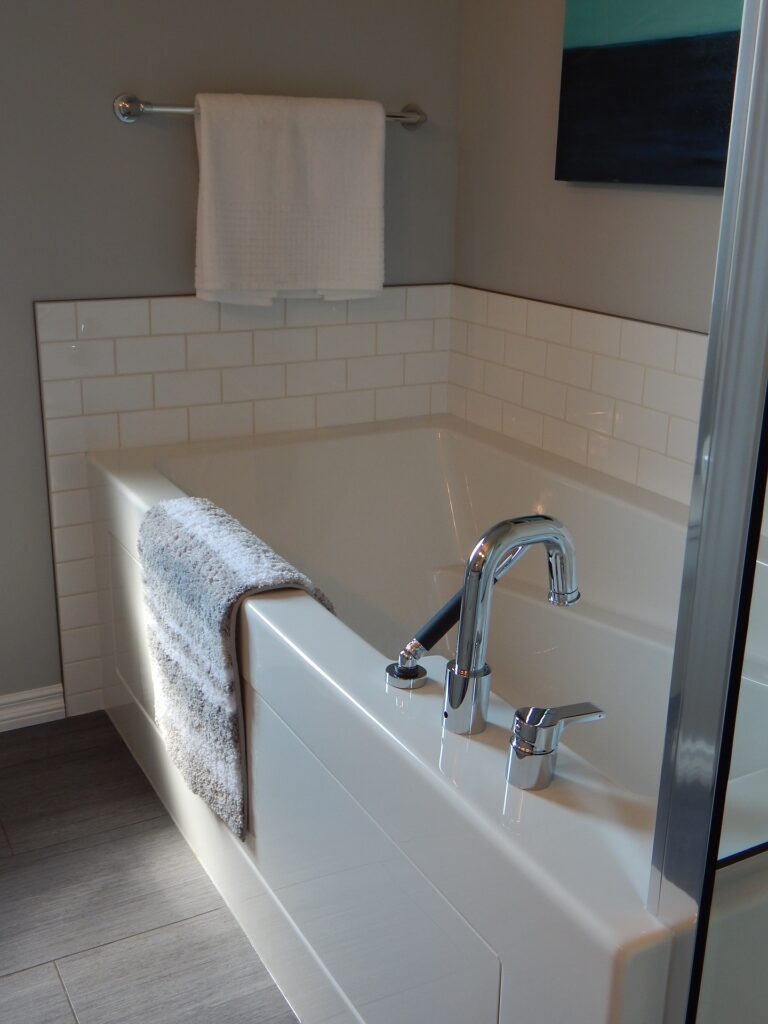 bathtub needs Houston bathtub repair