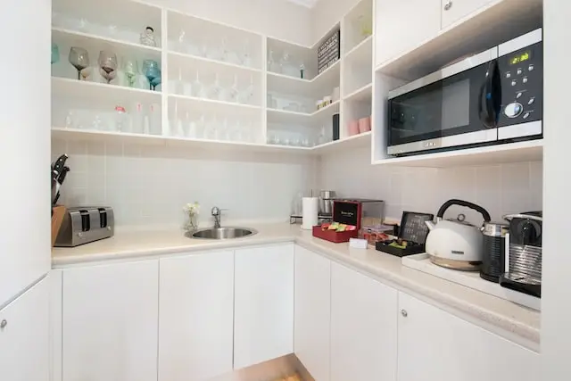 Butler's pantry with sink after Houston kitchen remodeling