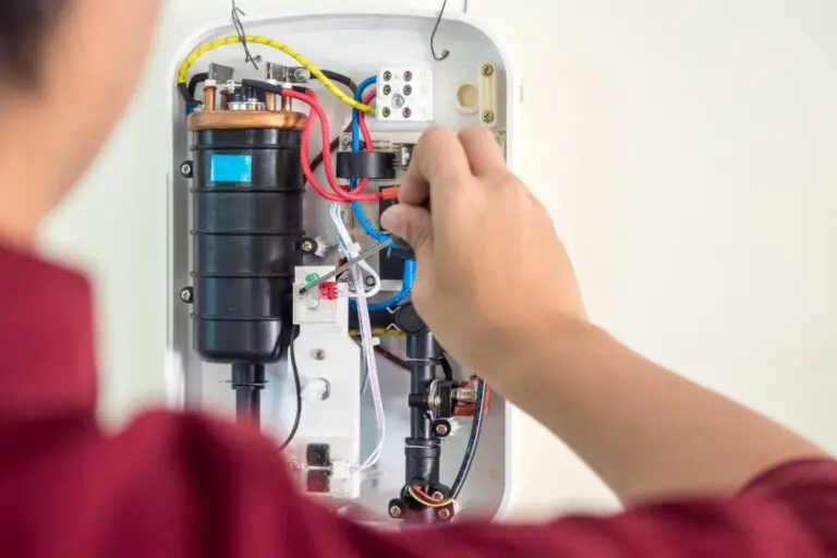 Santhoff plumber providing tankless water heater installation in Houston